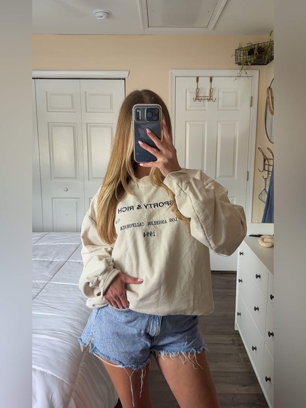Sporty & Rich Cream Graphic Sweatshirt - Casual Women’s Pullover
